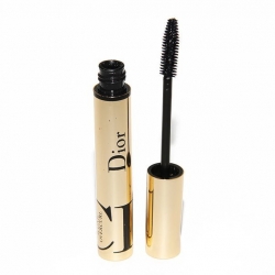 1 место: тушь Dior "Diorshow Overcurl Mascara Soin" 10ml с силиконовой кисточкой;
2 место: подводка для глаз Chanel Ligne Graphique De Chanel 6g;
3 место: карандаш для глаз Aireman с точилкой (цвет на выбор).